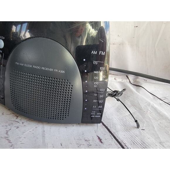 Aiwa am/fm Clock Radio Receiver w/snooze feature. Model#FR-A305U Works - Picture 5 of 9